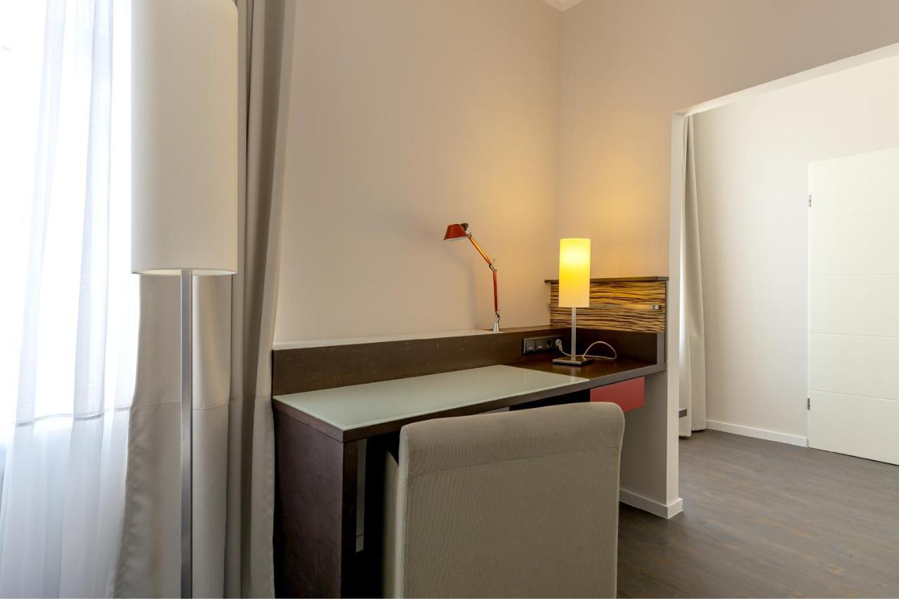 ארפורט Hotel Garni " Am Domplatz" מראה חיצוני תמונה