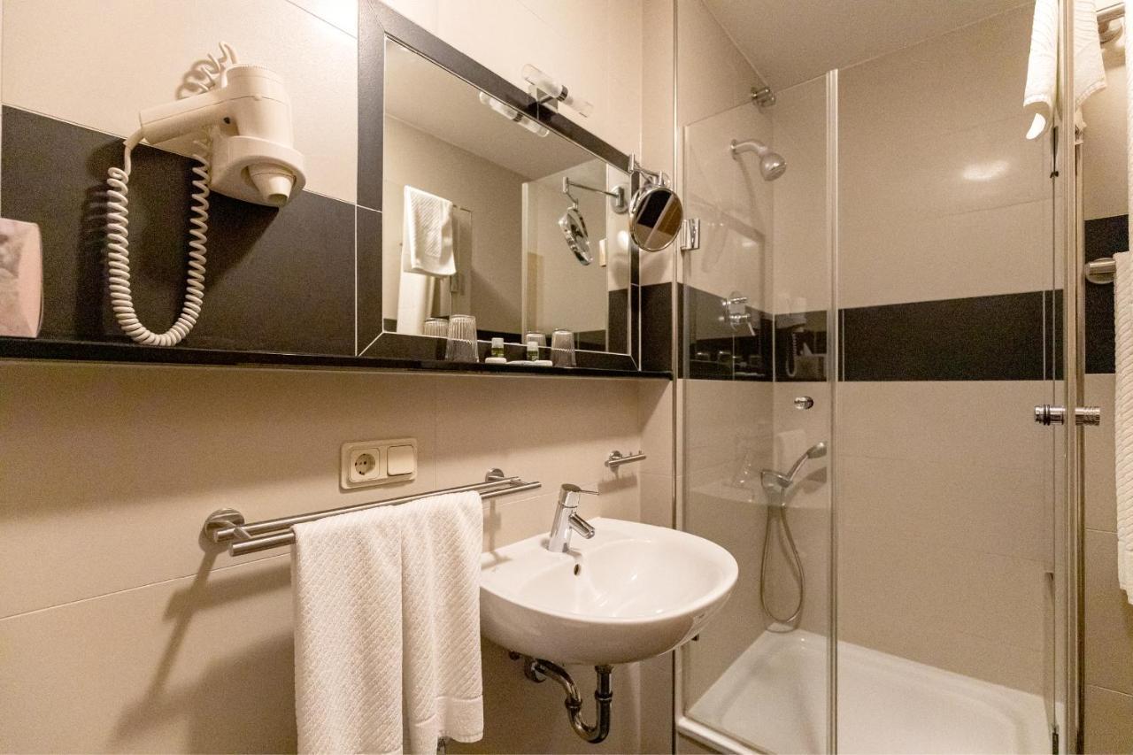 ארפורט Hotel Garni " Am Domplatz" מראה חיצוני תמונה