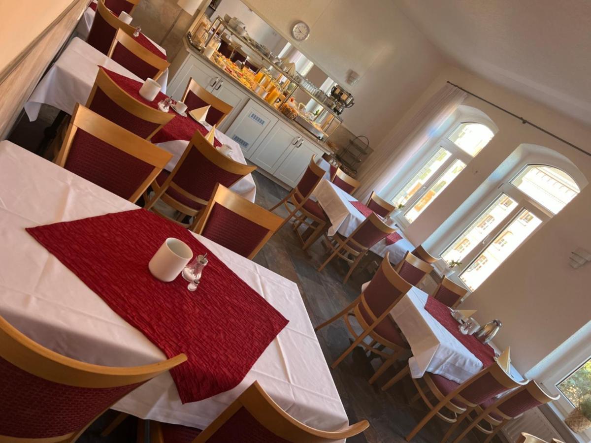 ארפורט Hotel Garni " Am Domplatz" מראה חיצוני תמונה