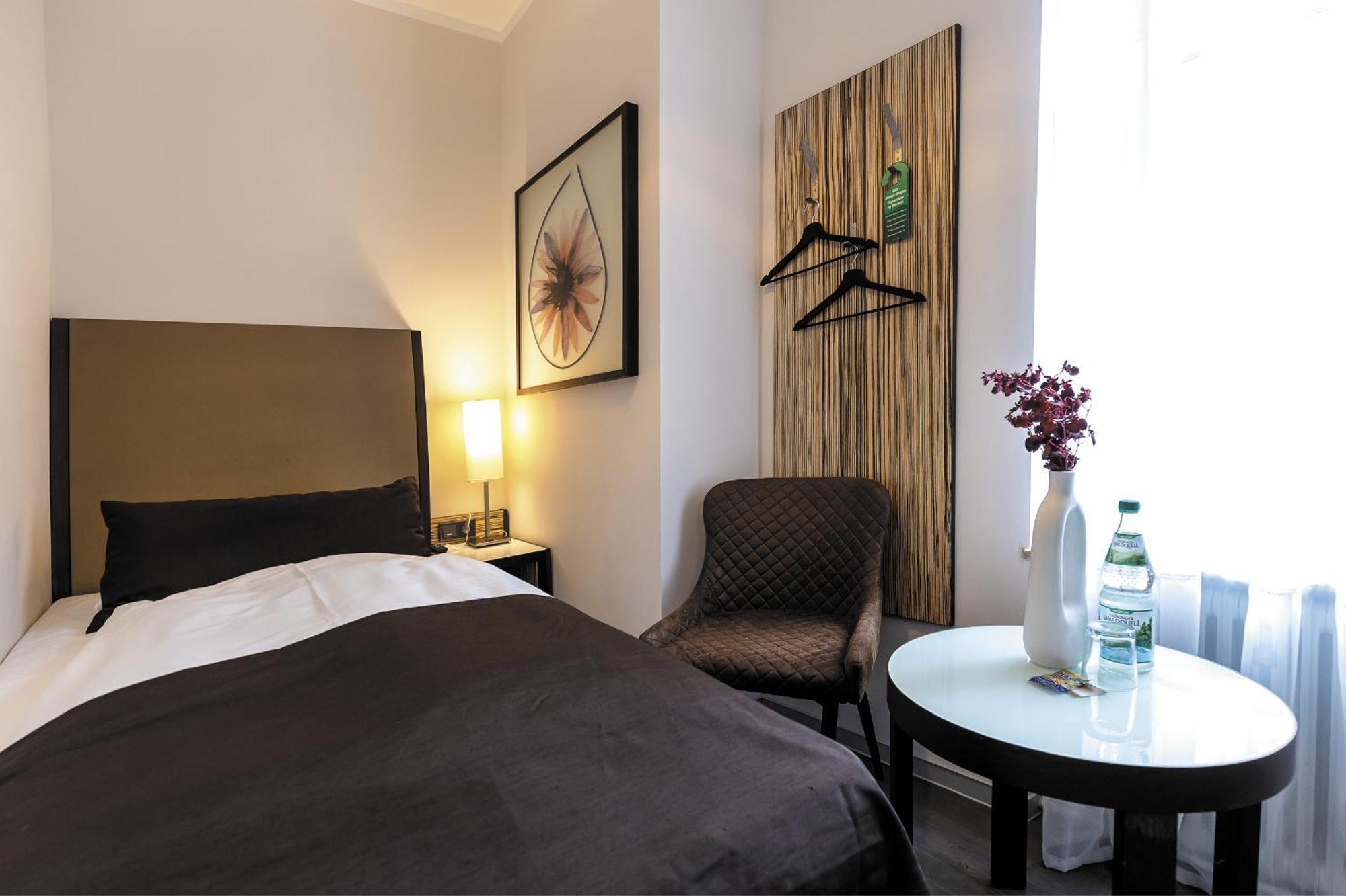 ארפורט Hotel Garni " Am Domplatz" מראה חיצוני תמונה